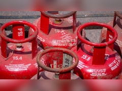 होली-दिवाली पर दिल्ली वालों को मिलेगा फ्री गैस सिलेंडर, CM Rekha Gupta ने किया बड़ा ऐलान