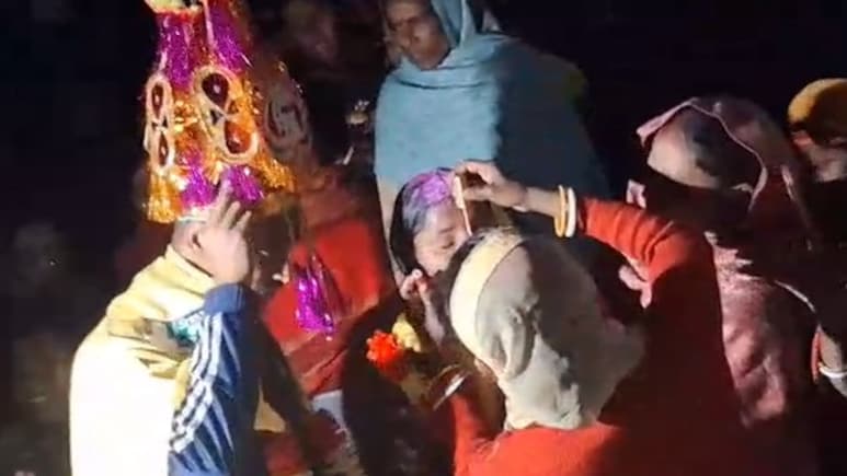 इंस्टाग्राम वाले 'इश्क' का खौफनाक मोड़: शादी से मुकरा होमगार्ड जवान, भीड़ ने मंदिर में बना दिया दूल्हा