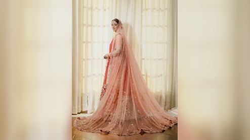 New Trend: वेडिंग डे पर ऐसे डबल दुपट्टा करें कैरी, दिखेंगी परियों सी खूबसूरत