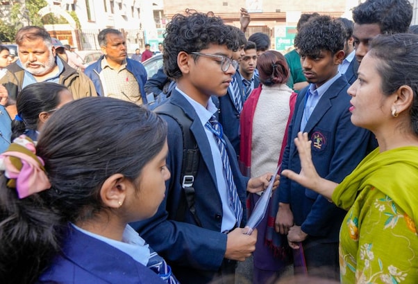 CBSE 10वीं-12वीं बोर्ड परीक्षा का पूरा टाइम टेबल कर लीजिए नोट, इन परीक्षाओं की बदल गई थी तारीख
