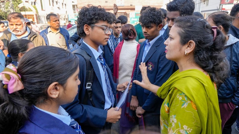 CBSE 10वीं-12वीं बोर्ड परीक्षा का पूरा टाइम टेबल कर लीजिए नोट, इन परीक्षाओं की बदल गई थी तारीख