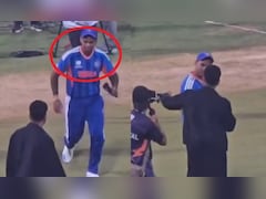 Video: मैदान पर अचानक अपने 'कप्तान' रोहित शर्मा को देख भागे चले आए सूर्यकुमार यादव,  ऐसा कर जीत लिया दिल