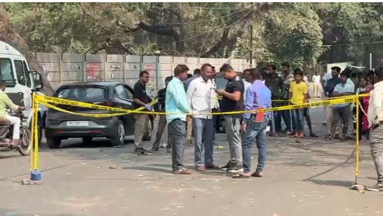 Solapur Accident: सोलापुरात भीषण अपघात! 3 तरुणांचा जागीच जीव गेला; अज्ञात वाहनाने उडवले अन्...