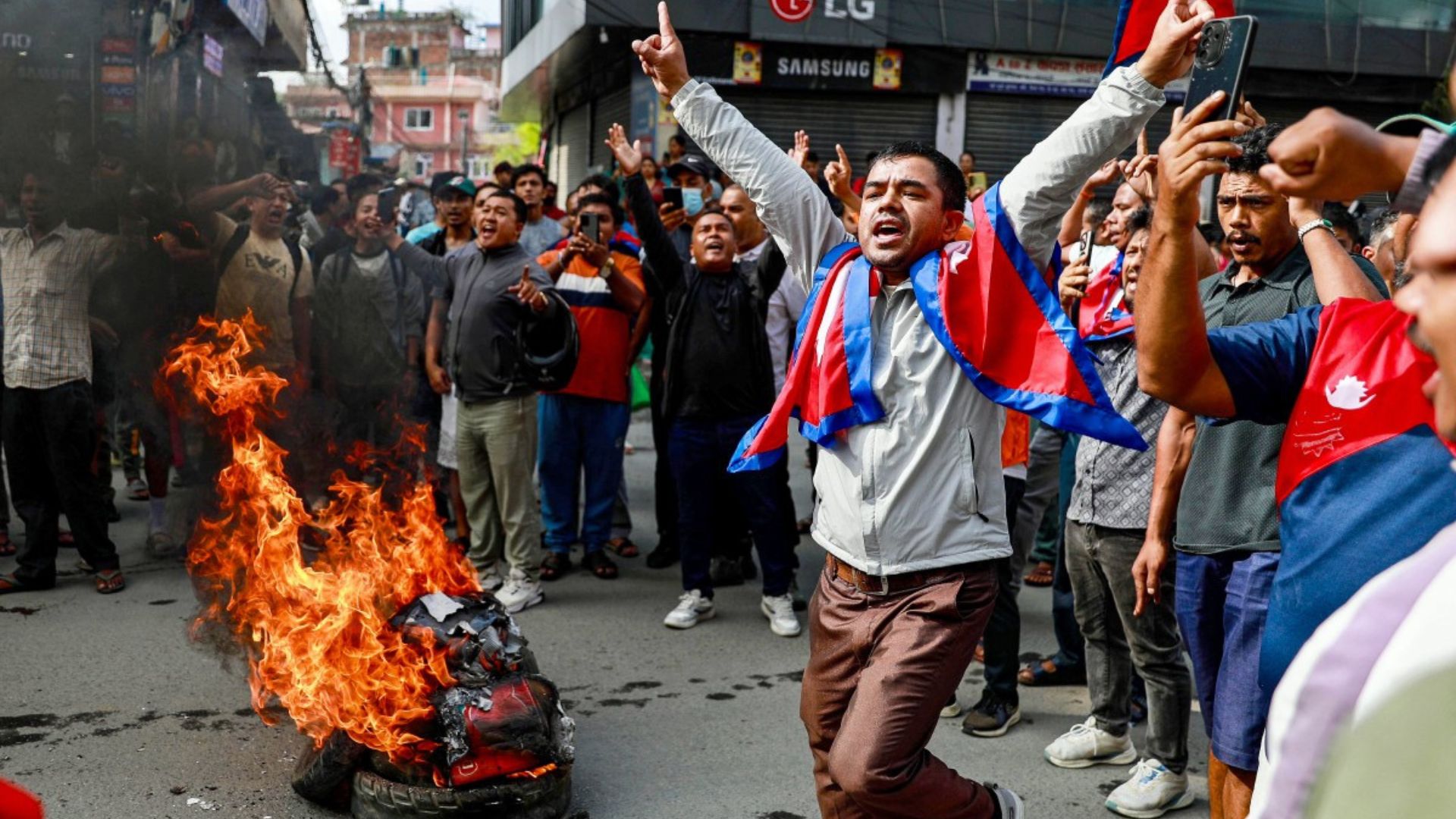 नेपाल में राजतंत्र वापस लाकर 'हिंदू राष्ट्र' बनाएगी RPP, जानिए चुनावी घोषणापत्र में क्या वादे किए&nbsp;