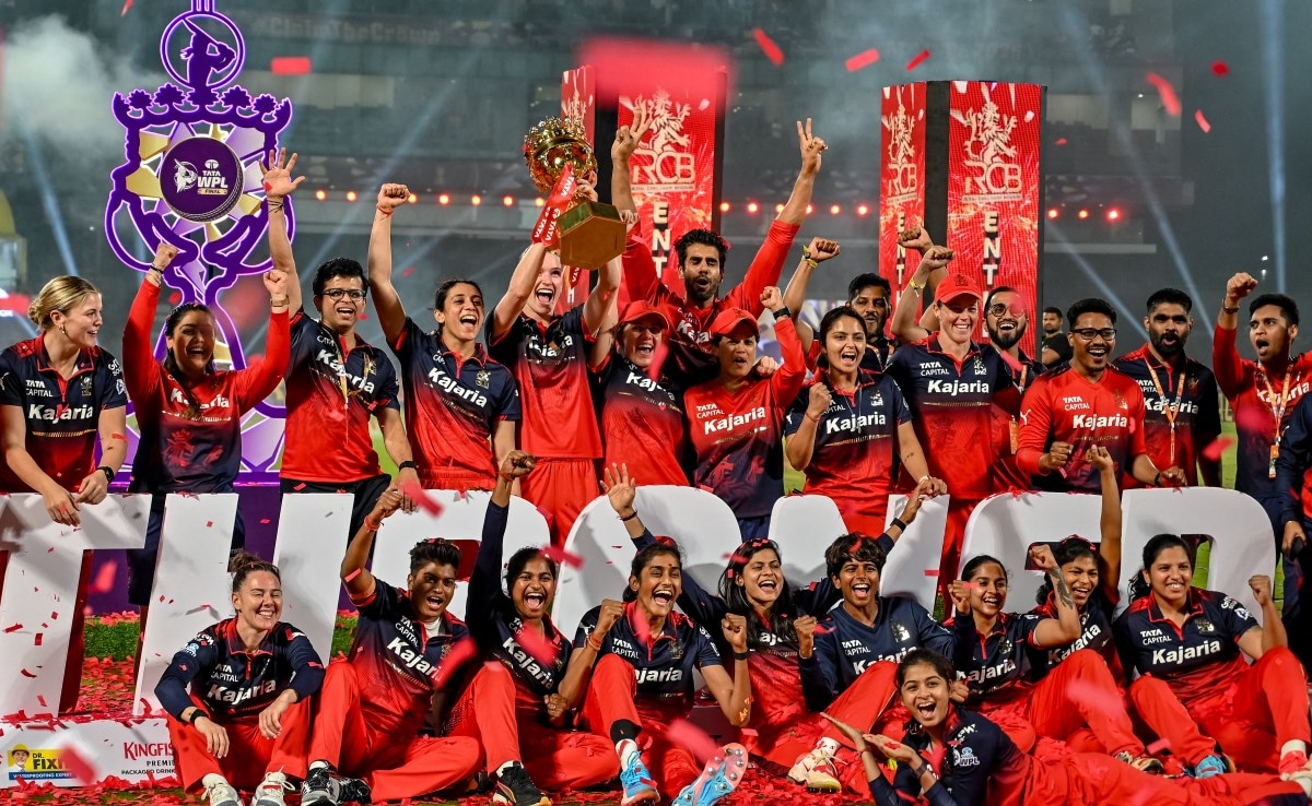 WPL में स्मृति मंधाना की RCB की जीत पर झूम उठे विराट कोहली, खास संदेश लिखकर ऐसे दी बधाई