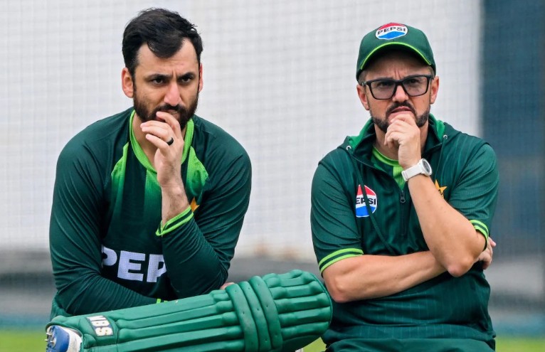 'मुफ्त में पैसे ले रहे हैं?', माइक हेसन पर बुरी तरह भड़के मोहम्मद कैफ, लताड़ की वजह आपको भी कर देगी हैरान