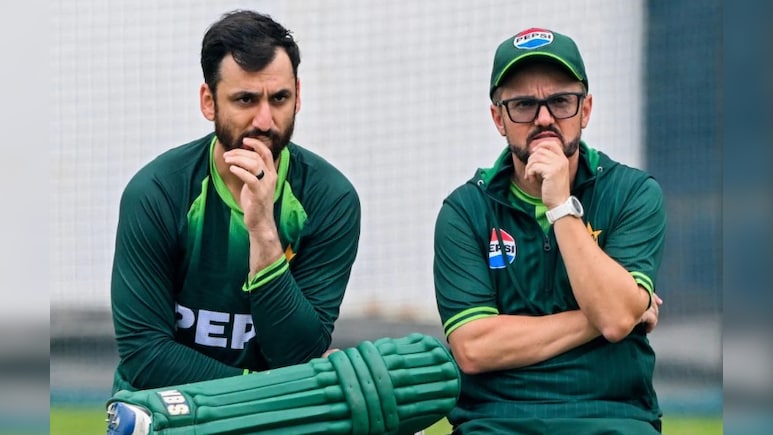 'मुफ्त में पैसे ले रहे हैं?', माइक हेसन पर बुरी तरह भड़के मोहम्मद कैफ, लताड़ की वजह आपको भी कर देगी हैरान