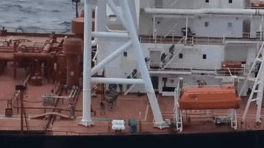 ट्रंप की सेना ने फिल्मी अंदाज में बीच समंदर तेल टैंकर पर मारा छापा, हेलीकॉप्टर से उतरी थी US आर्मी