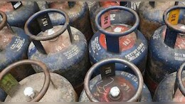 LPG Cylinder Price: कमर्शियल एलपीजी सिलेंडर हुआ महंगा, कीमत 49 रुपए बढ़ी