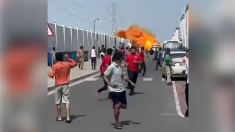 Video: Man Yells <i>"Side Ho Jaa"</i> As Missile Falls From Sky In Qatar, Blows Up