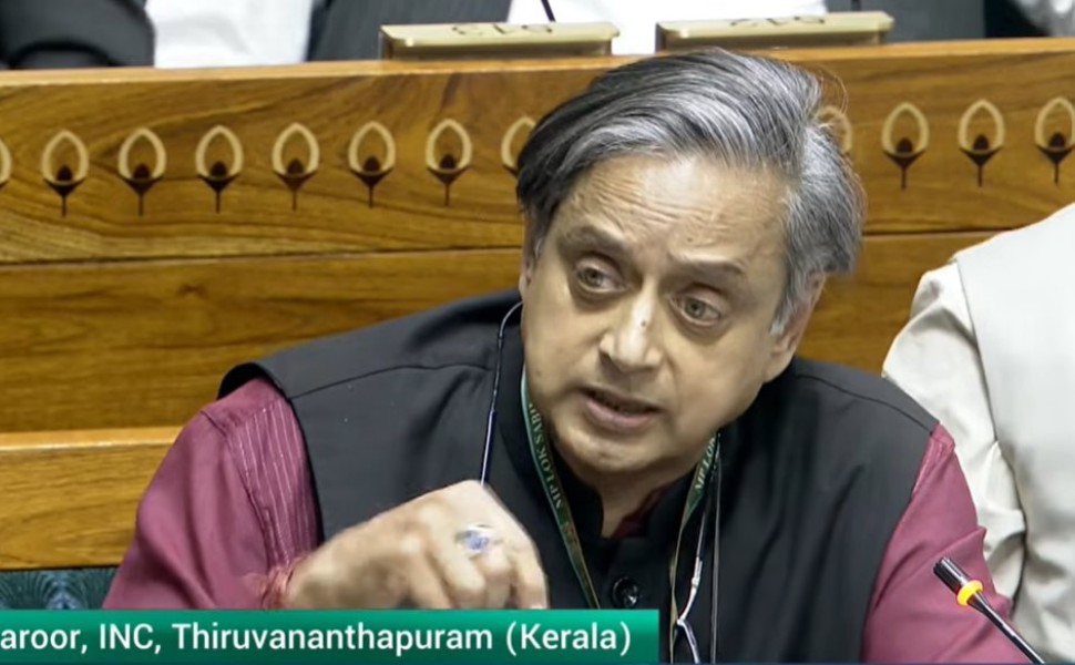 दिल के खुश रखने के लिए 'गालिब' खयाल अच्छा है... लोकसभा में दिखा थरूर का शायराना अंदाज, गिनाईं बजट की कमियां