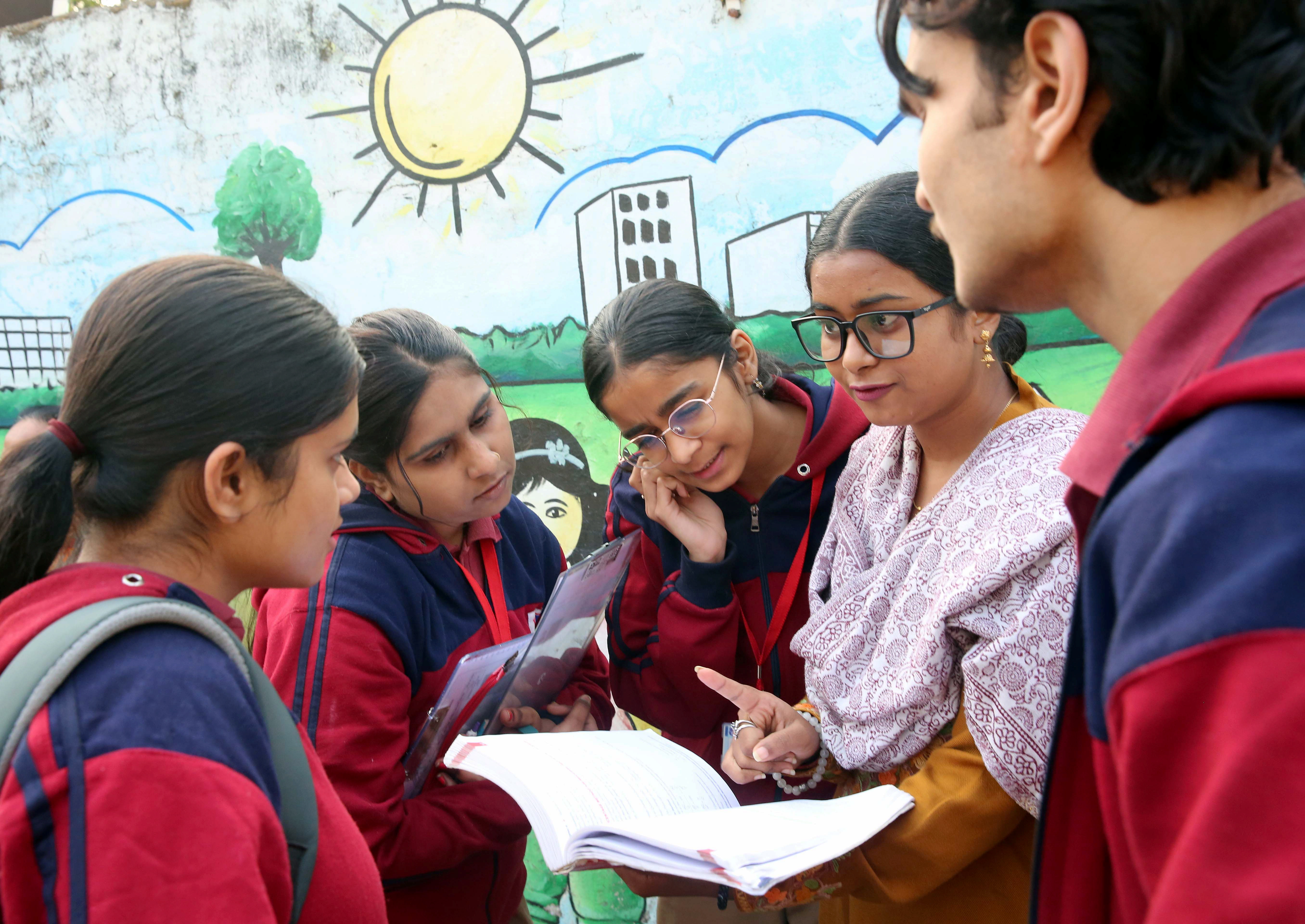 यूपी के स्कूलों में 3 दिन छुट्टी, होली पर कहां कितने दिन बंद रहेंगे स्कूल, जानें अपडेट्स