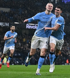 Manchester City Close On Arsenal, Liverpool End Sunderlands Unbeaten Home Run