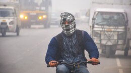दिल्ली NCR से क्या सर्दी की विदाई, आसमान में छाए बादल, अभी मौसम फिर पलटेगा
