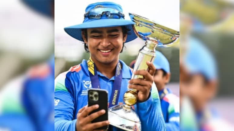 'पापा प्रणाम', U19 वर्ल्ड कप ट्रॉफी जीतने के बाद वैभव सूर्यवंशी का इमोशनल रिएक्शन हुआ वायरल
