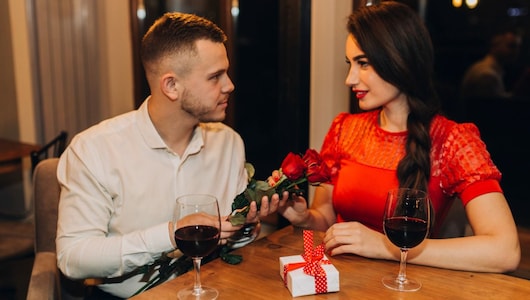 Valentine Day 2026 Men's Outfit: डेट पर अपना लुक ऐसे रखें सबसे अलग, हर कोई हो जाएगा आपका दीवाना