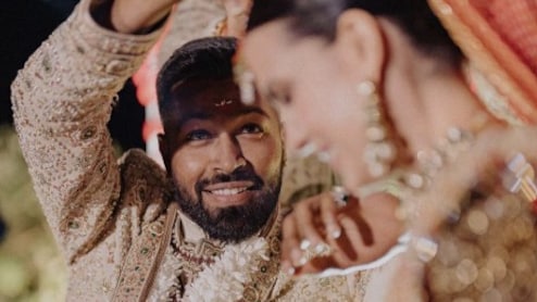 टी20 वर्ल्ड कप के बीच हार्दिक पांड्या की जूता छुपाई का वीडियो वायरल, सालियों पर लुटाए थे पांच लाख रुपये