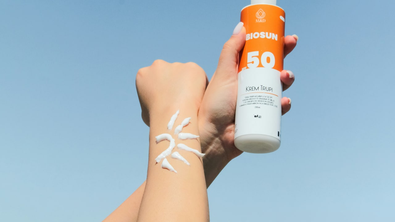 How To Choose Sunscreen That Doesn't Leave A White Cast On Skin How To Choose Sunscreen That Doesn't Leave A White Cast On Skin