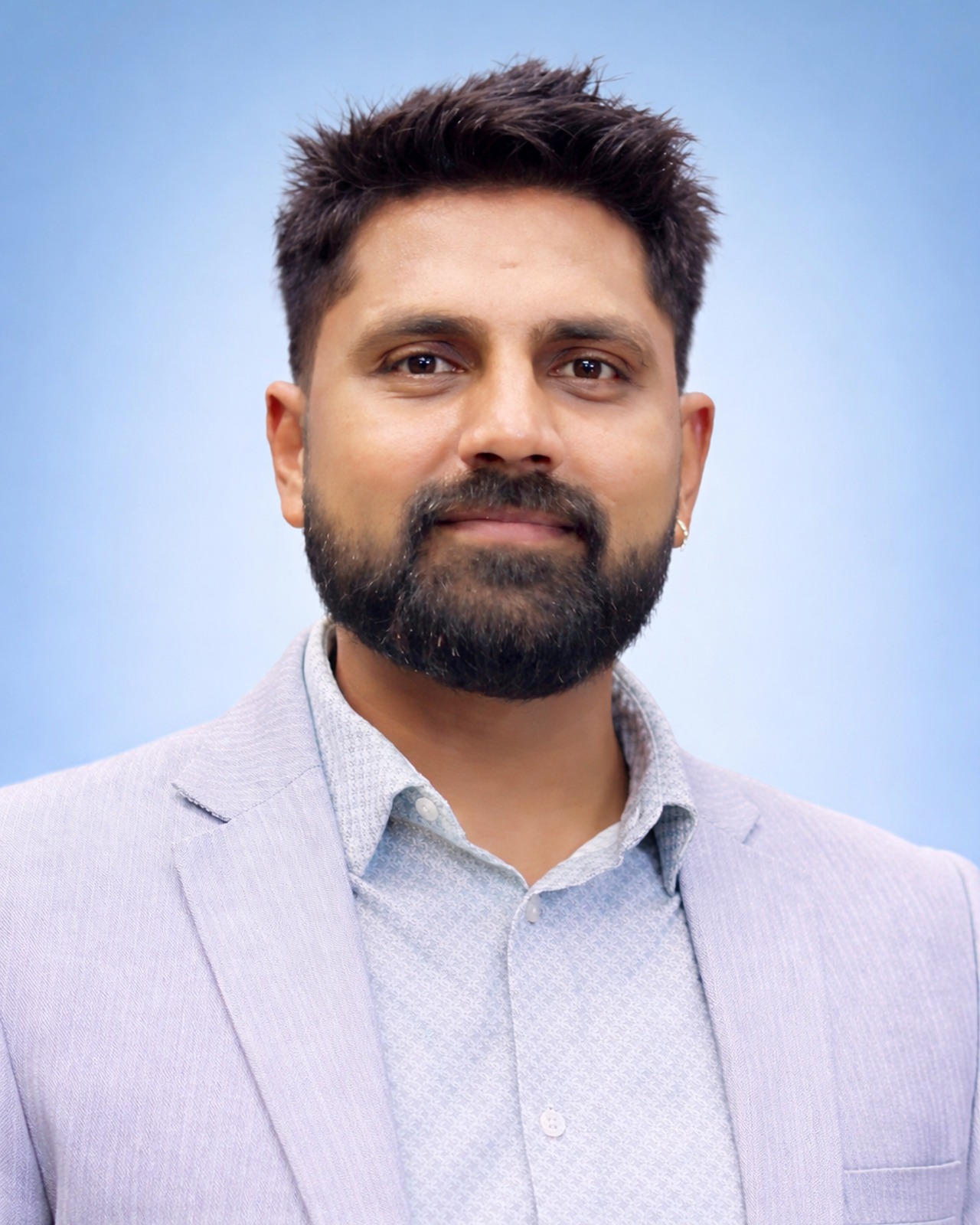 दिल्ली के कनॉट प्लेस में तीन डिलीवरी बॉय ने एक कारोबारी की हेलमेट से पीट- पीटकर की हत्या