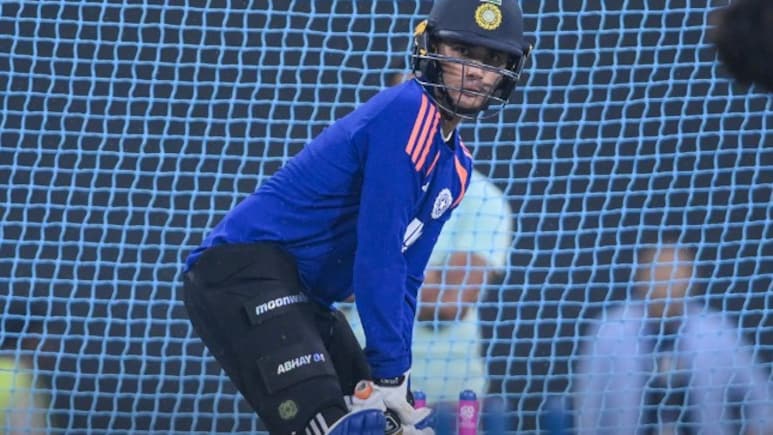 India vs Pakistan: पाकिस्तान के खिलाफ पहले बल्लेबाजी कर रही टीम इंडिया, फायदा या नुकसान?