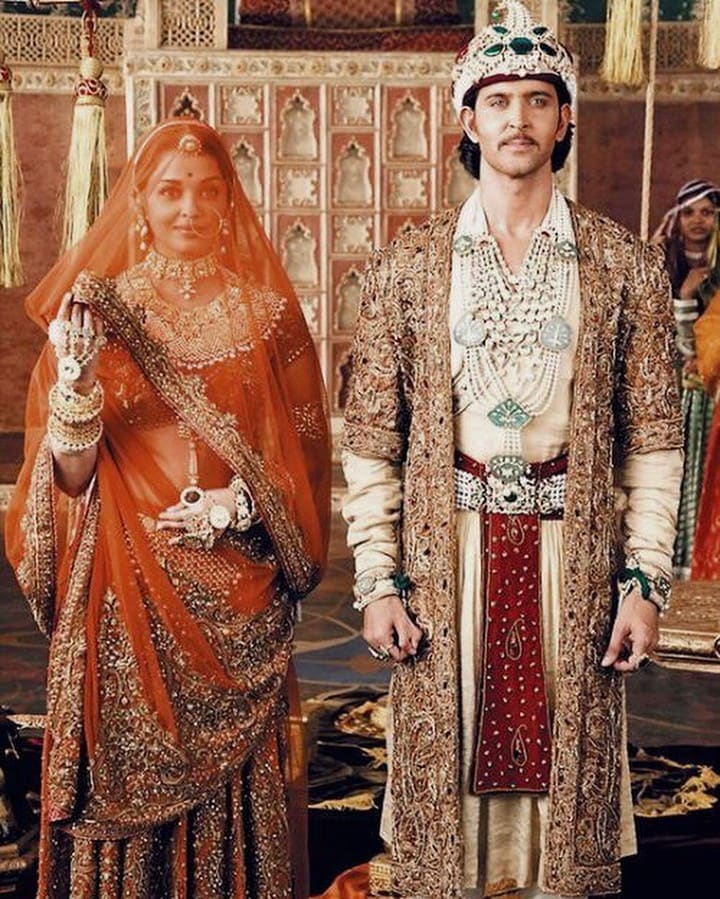 Aishwarya Rai Bachchan and Hrithik Roshan in Jodhaa Akbar