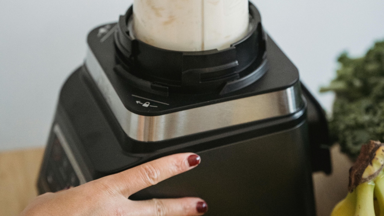 Food Processor vs Mixer Grinder: Which One Does Your Kitchen Really Need? Food Processor vs Mixer Grinder: Which One Does Your Kitchen Really Need?