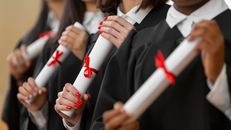 Highest Paying Degrees 2026: 2026 में ये डिग्रियां दिलाएंगी नौकरी और मोटी सैलरी? जानिए टॉप 10 इन-डिमांड कोर्स