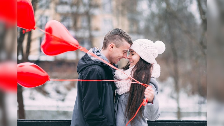 वैलेंटाइन डे पर पार्टनर को ऐसे सरप्राइज देकर करें प्&zwj;यार का इजहार