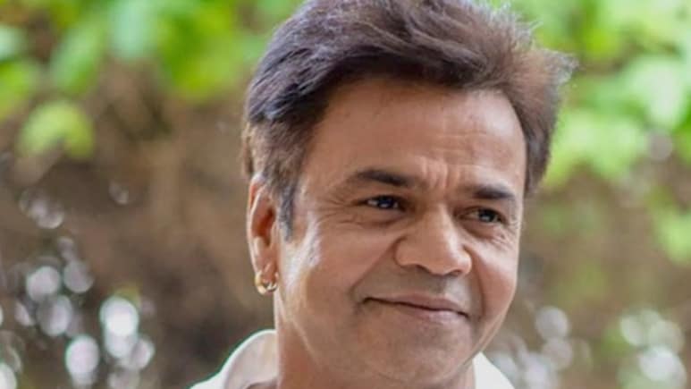 राजपाल यादव ने पहनी पुलिस की वर्दी! जेल से बाहर आने के बाद बने अंग्रेजों के जमाने के जेलर, क्या है वायरल फोटो का सच?