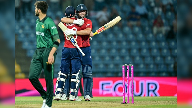 PAK vs ENG T20 WC 2026: 'आ इंग्लैंड मुझे मार!', पाकिस्तान कप्तान सलमान आगा की इस एक गलती ने डुबोई नैया, पलट गई बाजी