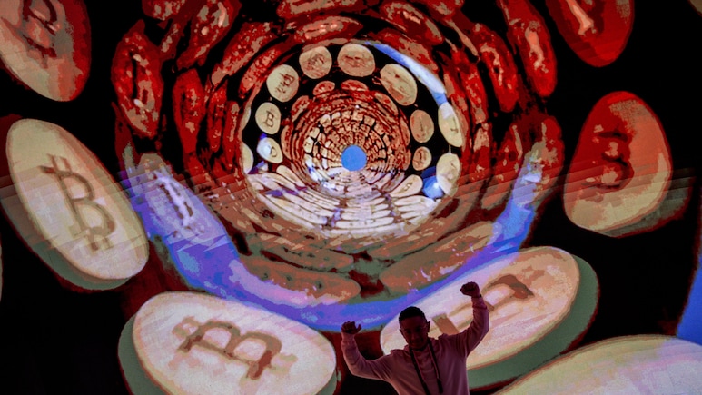 Bitcoin Drops Below $70,000 as Forced Deleveraging Accelerates