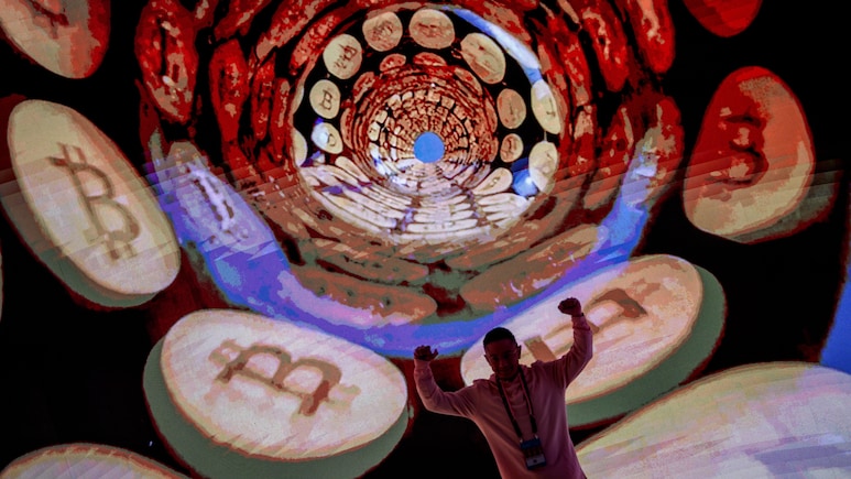 Bitcoin Drops Below $61,000, Wiping Out Gain Since Trumps Win