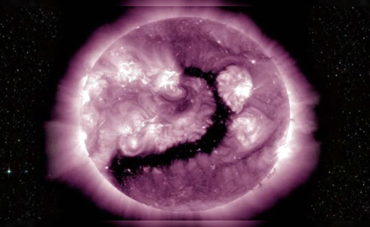 सूरज ने खोला 8 लाख किमी चौड़ा दरवाजा, धरती की ओर बढ़ा सौर तूफान
