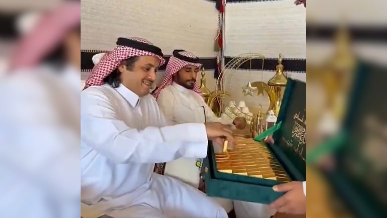 दुल्हन के भाई ने जीजा के खानदान को गिफ्ट में दिए 24 कैरेट 'Gold के बिस्कुट', डिब्बा खुलते ही हक्के-बक्के रह गए लोग