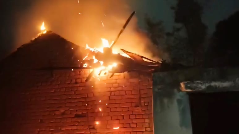 गरियाबंद में क्यों भड़की हिंसा... अब कैसे हालात? गांव में चप्पे-चप्पे पर पुलिस, घायल अस्पताल में भर्ती, देखें तस्वीरें