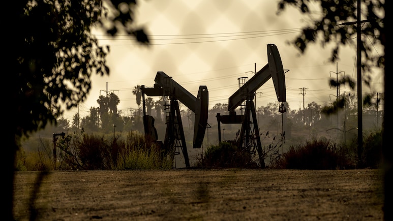 Oil Steadies After Biggest Drop Since June With Focus On Iran