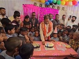 CM विष्णुदेव साय ने बच्चों संग सादगी से मनाया अपना जन्मदिन, केक काटा-चॉकलेट खिलाई, मां जसमनी का भी लिया आशीर्वाद