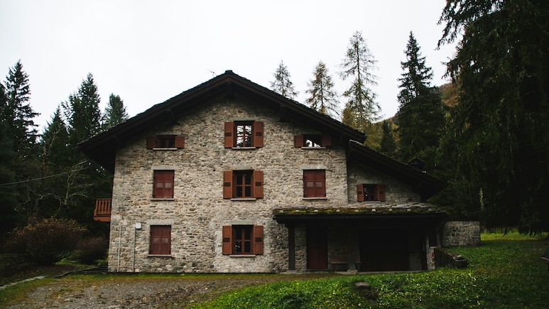 8 करोड़ रुपये में खरीदा इटली में 250 साल पुराना घर! इस कीमत के बदले उसे जो मिला, जानकर रह जाएंगे हैरान