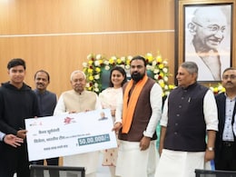 अंडर-19 वर्ल्ड कप में जीत के बाद पटना पहुंचे वैभव सूर्यवंशी, CM नीतीश ने 50 लाख का चेक देकर किया सम्मानित