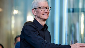 Apple's Cook Talks Immigration, Succession And AI At Meeting
