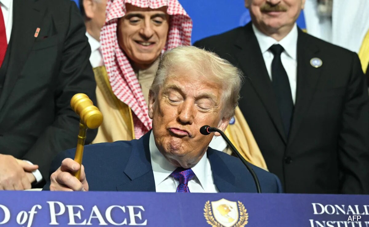 Board of Peace Gaza Meet Donald Trump 'Fast Asleep, About To Fall ...