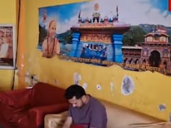 टूटे सोफे, सीलन वाली दीवारें... शंकराचार्य के शिष्य NDTV से बोले-क्या इसे ही लैविश आश्रम कहते हैं?