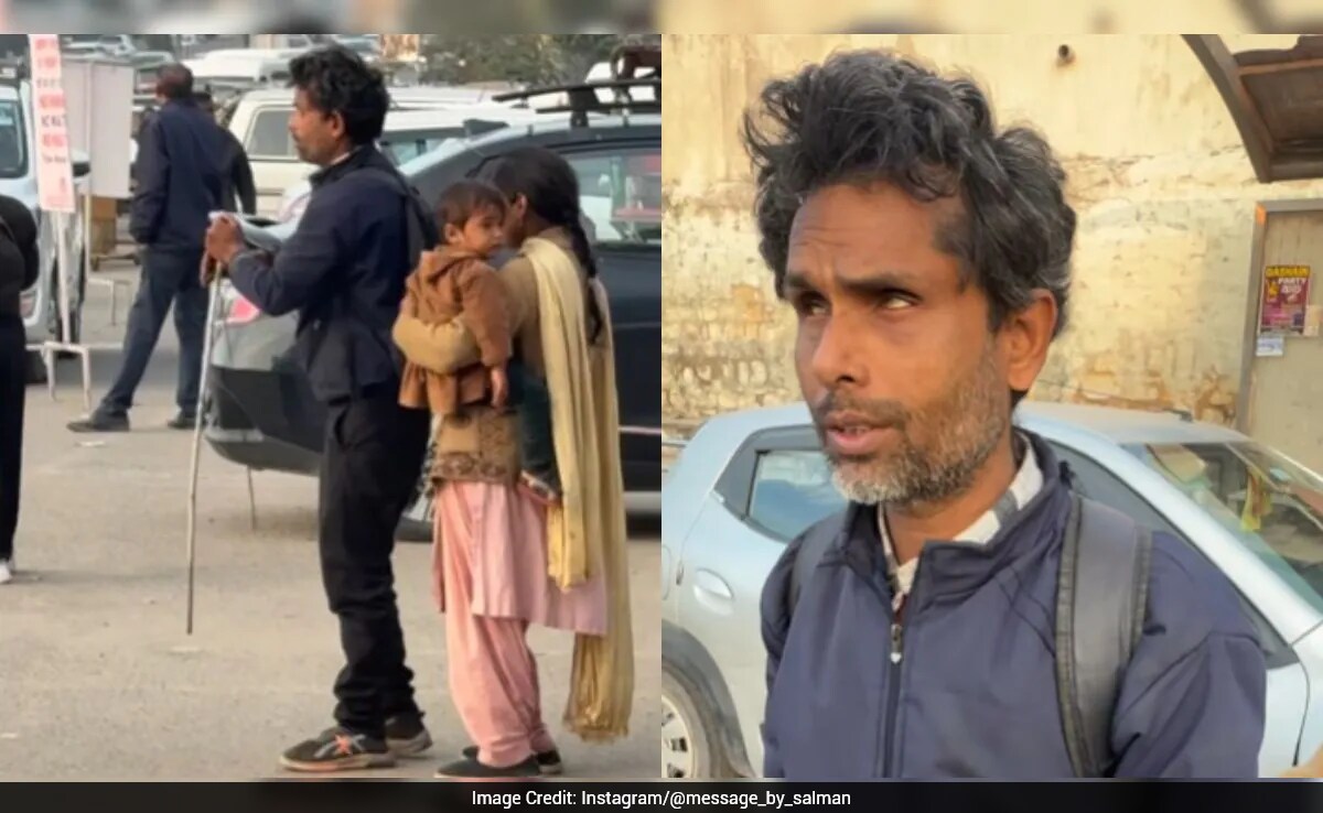 Man Helps Blind Couple in Delhi