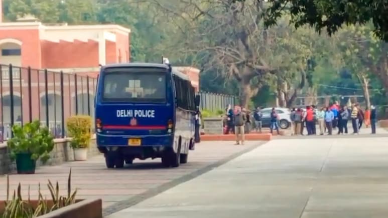 राजधानी में हड़कंप: कई स्कूलों को मिली बम से उड़ाने की धमकी, सुरक्षा एजेंसियां ने की जांच