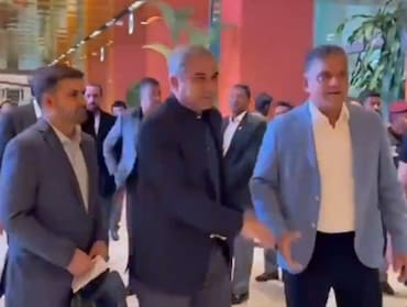 VIDEO: मोहसिन नकवी पहुंचे कोलंबो, हाई वोल्टेज मैच से पहले पाकिस्तान को दिया मंत्र, जानें क्या कहा