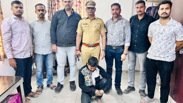 Mumbai Crime News: लोकलमध्ये जागेवरून वाद, प्रवाशाने दगड भिरकावला; नेम चुकला अन् भयंकर घडलं