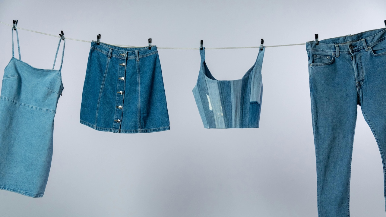 Stiff vs Comfortable Denim Skirts: How Fabric Weaves Make the Difference Stiff vs Comfortable Denim Skirts: How Fabric Weaves Make the Difference