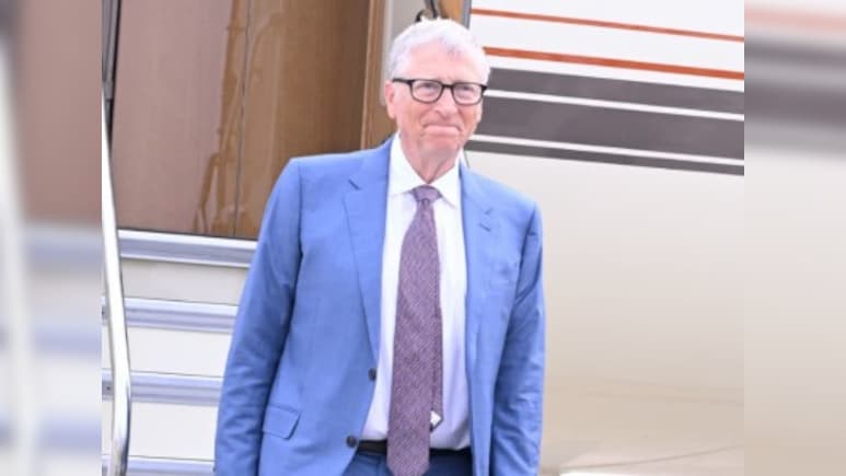 विजयवाड़ा में हवा में चक्कर काटता रहा बिल गेट्स का विमान, जानें पूरा मामला