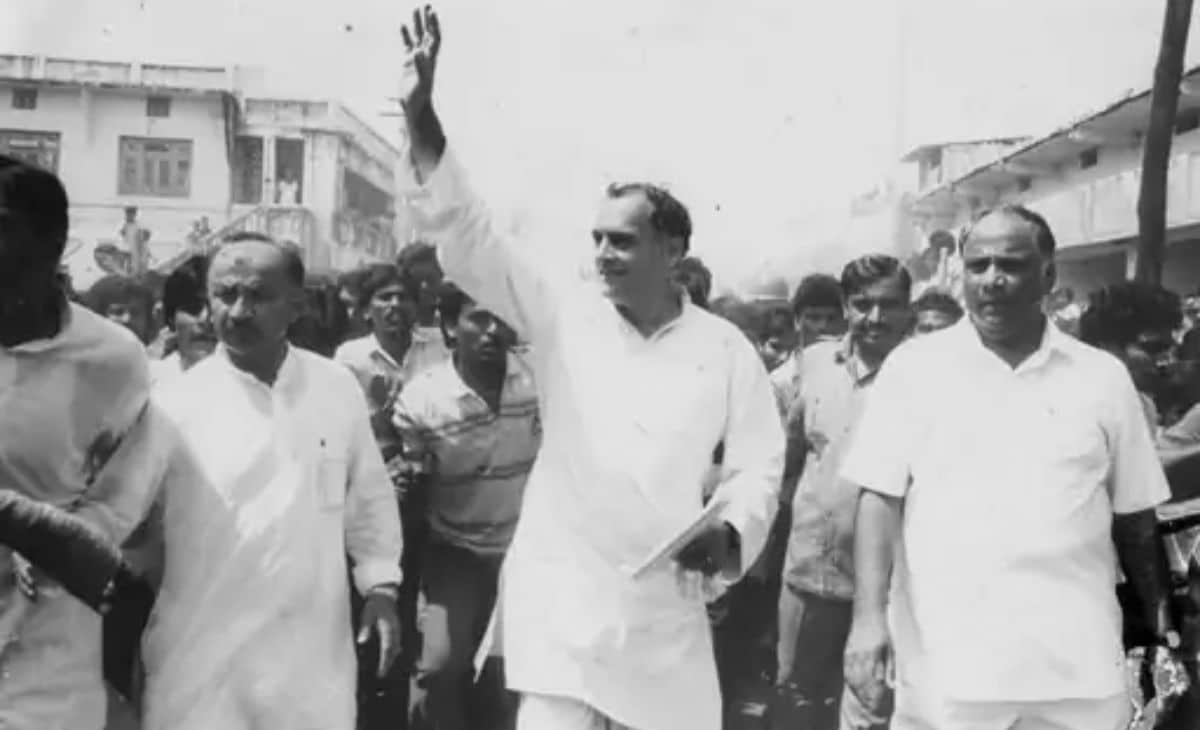 शरद पवार के साथ राजीव गांधी की तस्वीर.