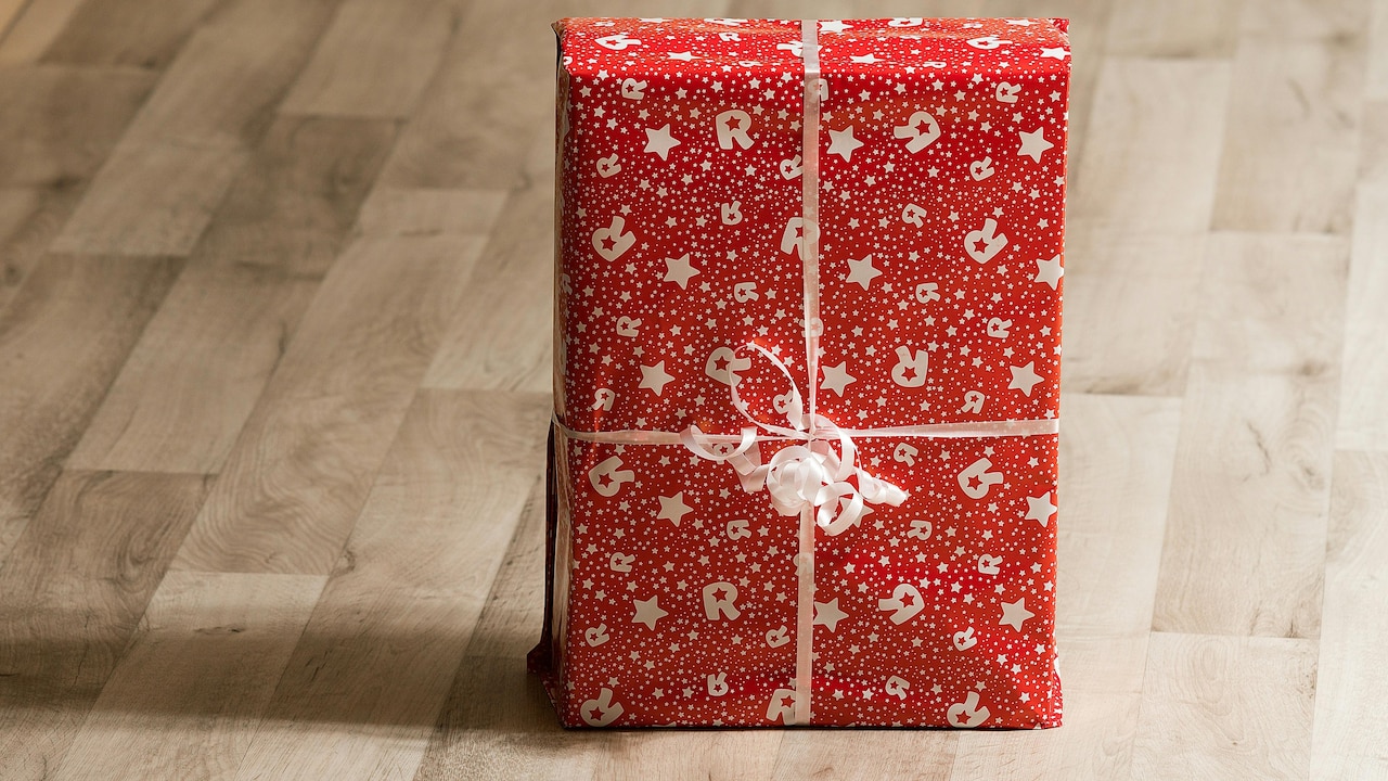 Which gifts do you want to give her on Valentines Day? Which gifts do you want to give her on Valentines Day?